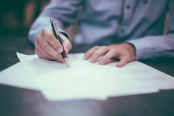 How to Handle Multiple Offers: A Negotiation Playbook for Listing Agents