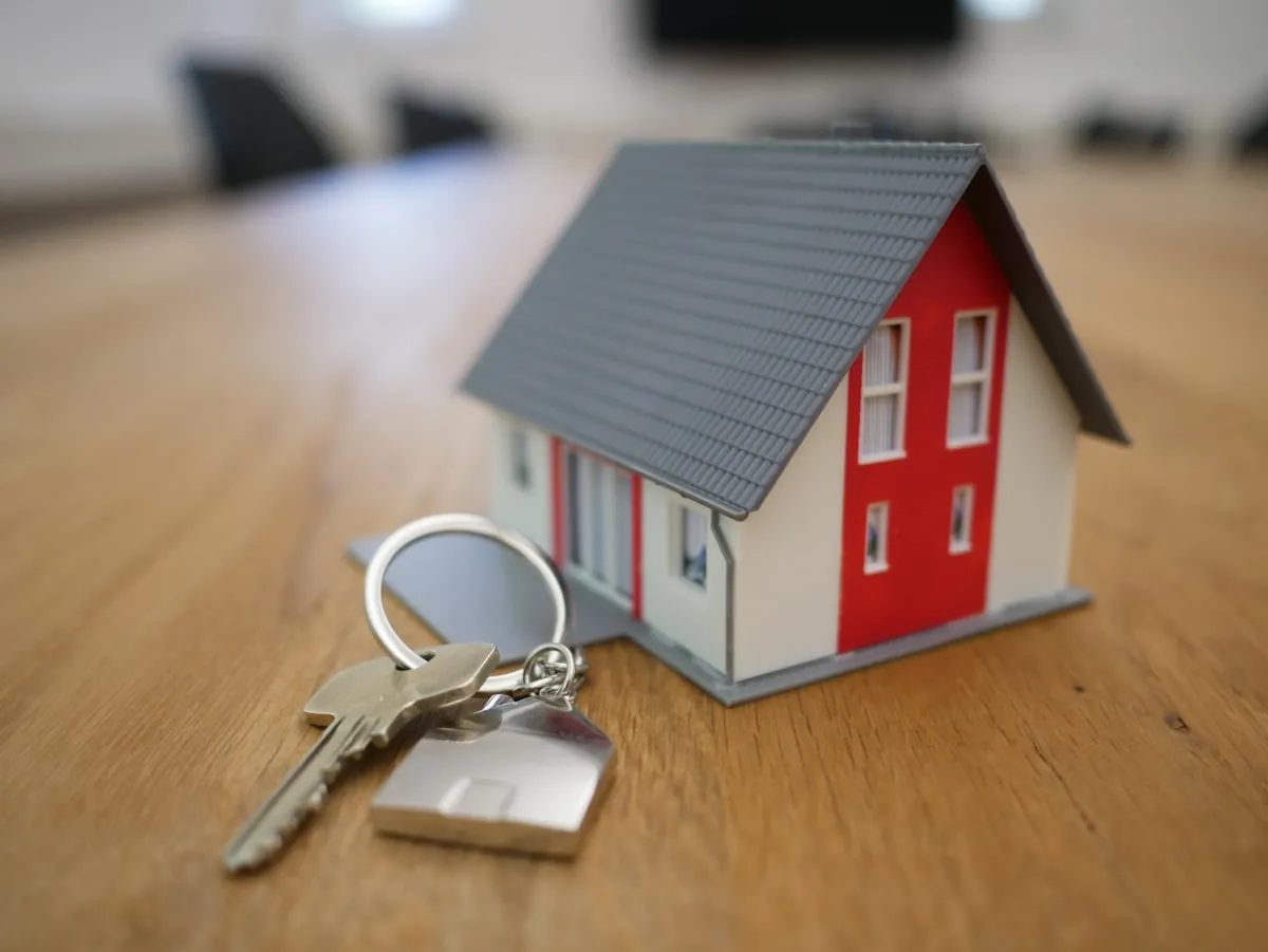 How to Price a Home in a Shifting Market Without Losing the Listing