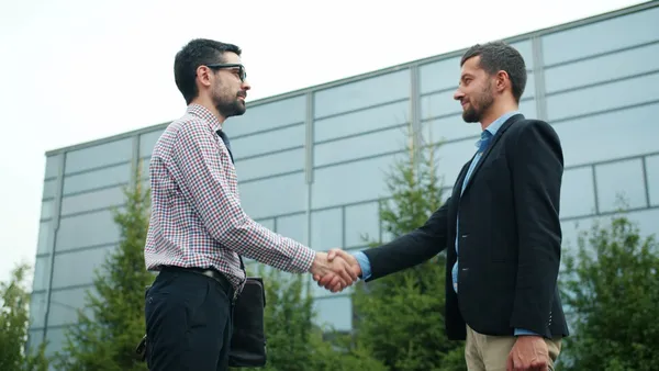 How to Handle Lowball Offers Without Losing Deals