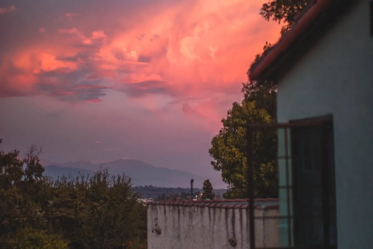 When to Photograph Your Listing for Maximum Impact: A Seasonal and Time-of-Day Guide