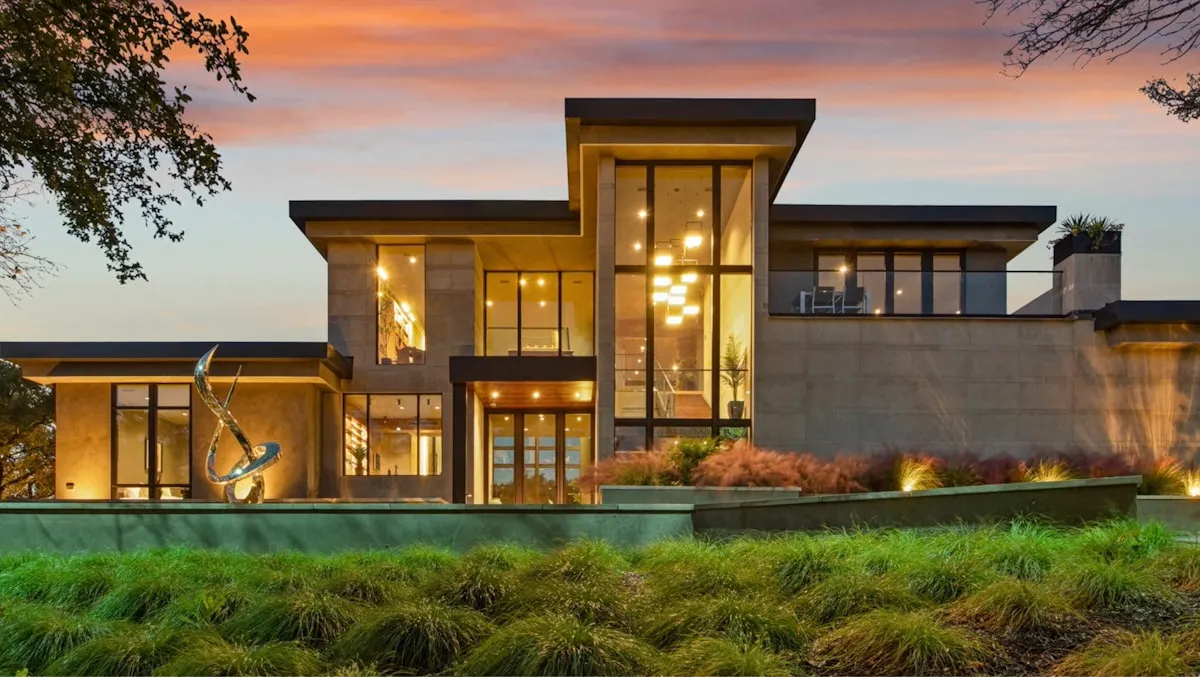 How to Market a Luxury Listing: A Visual Strategy That Wins Buyers
